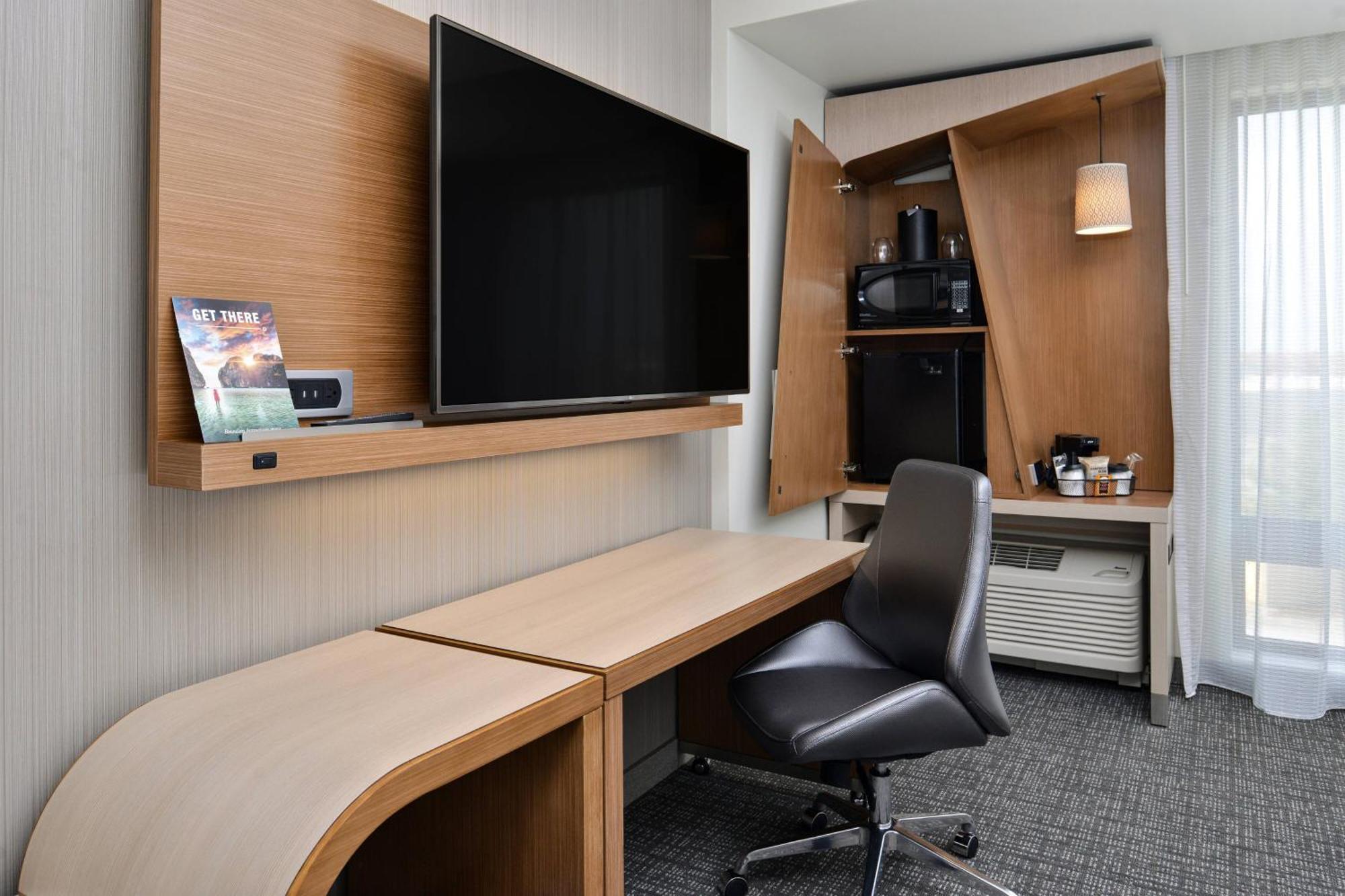 Courtyard Kansas City Олатей Екстериор снимка
