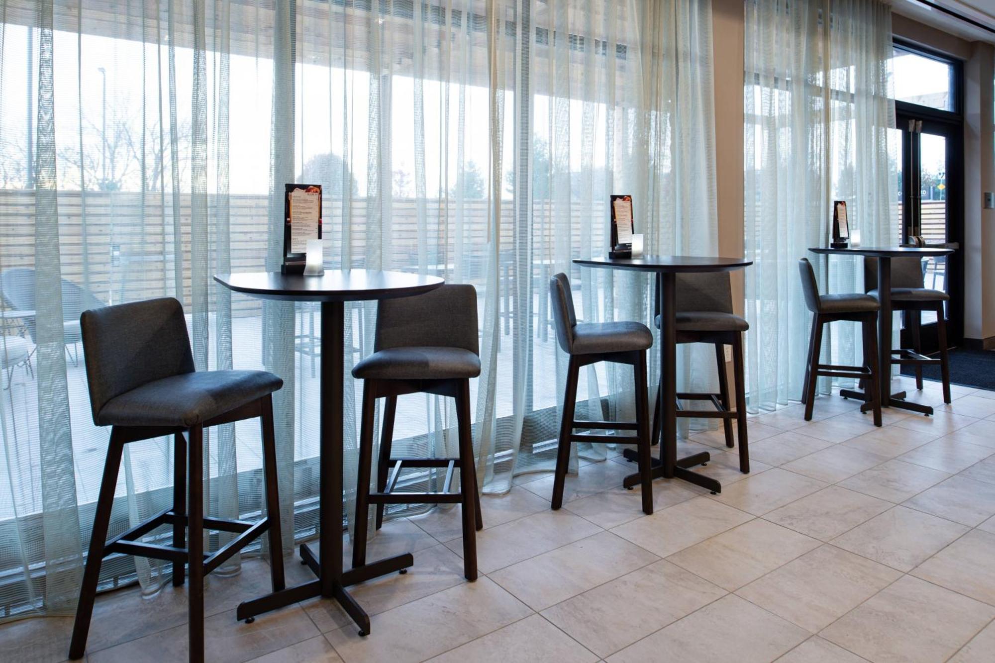 Courtyard Kansas City Олатей Екстериор снимка