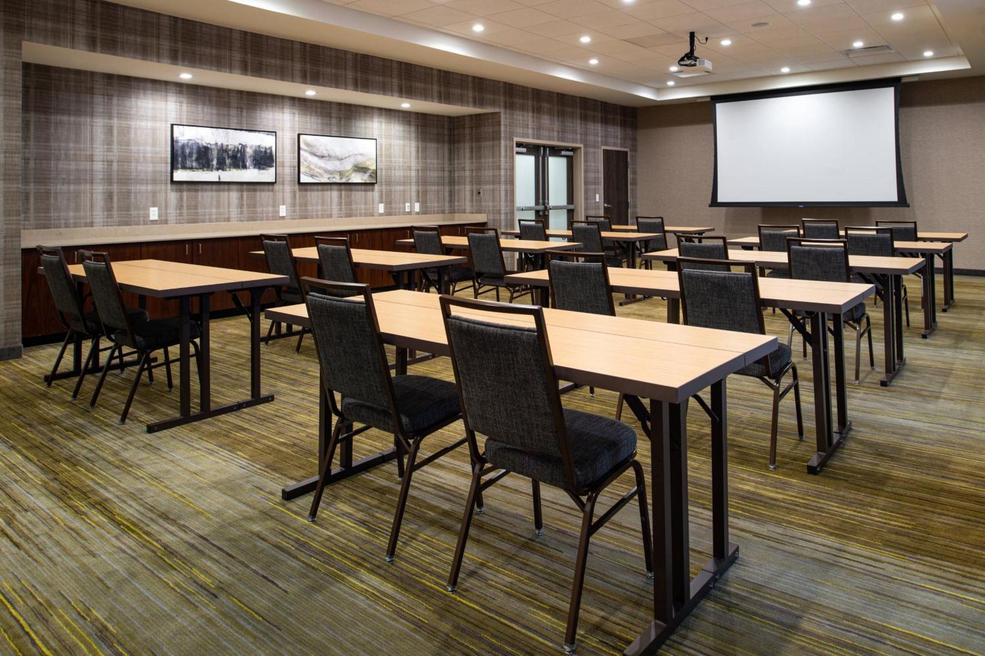 Courtyard Kansas City Олатей Екстериор снимка