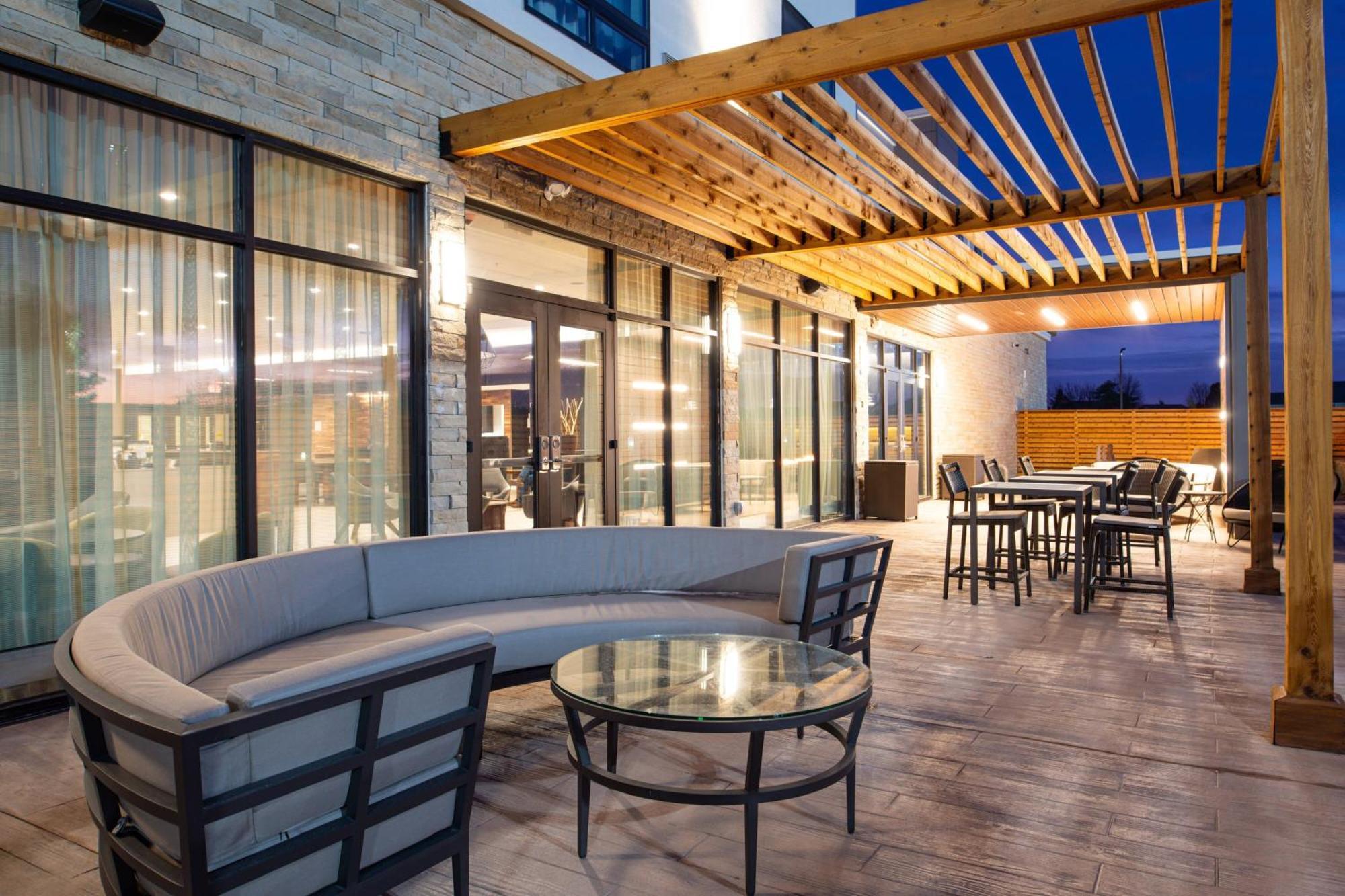 Courtyard Kansas City Олатей Екстериор снимка