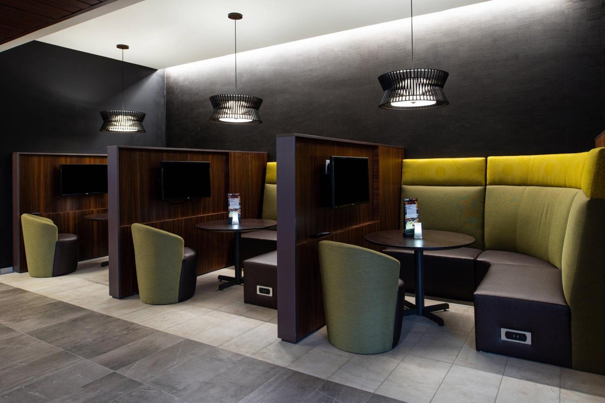 Courtyard Kansas City Олатей Екстериор снимка