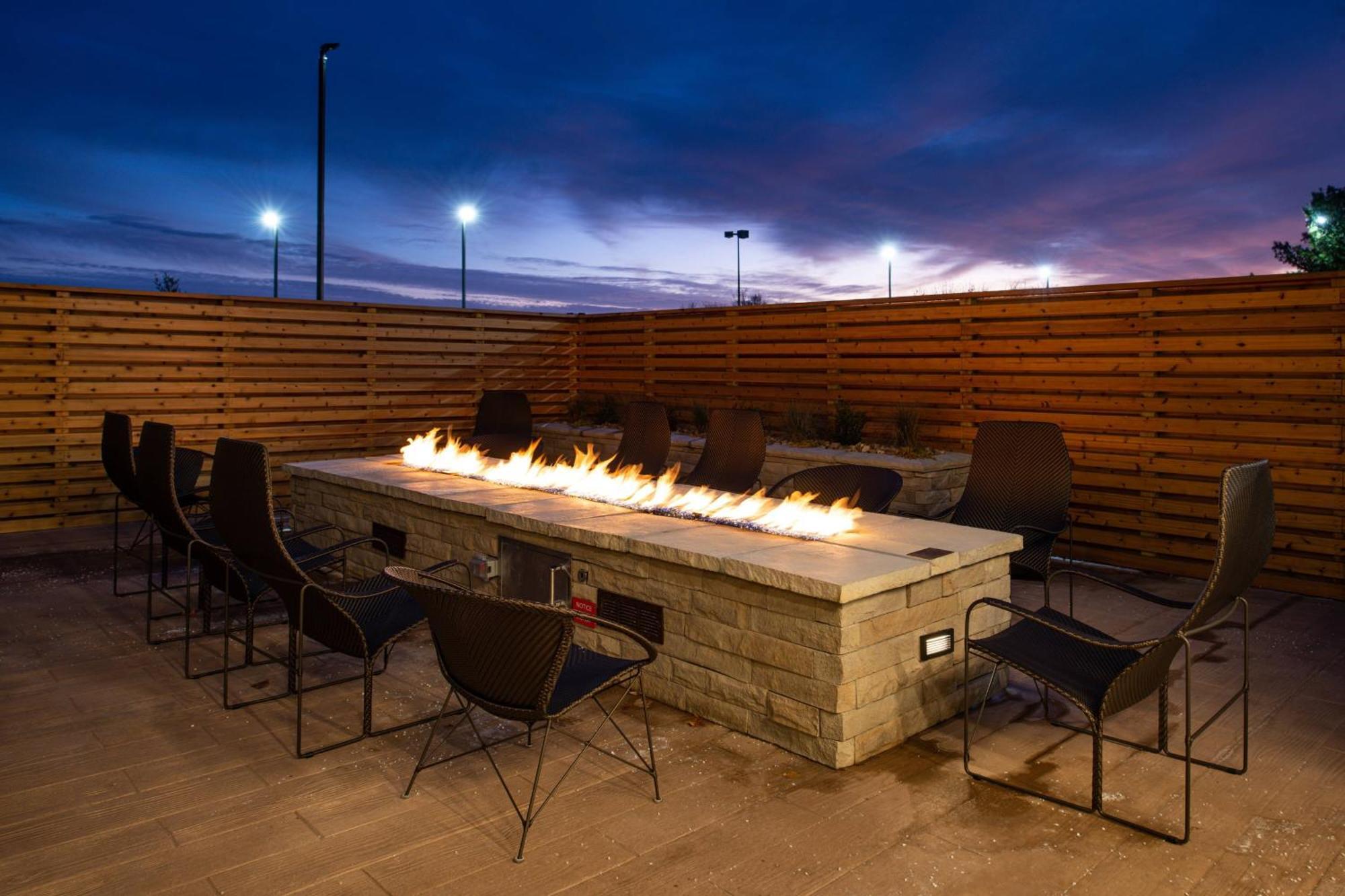 Courtyard Kansas City Олатей Екстериор снимка