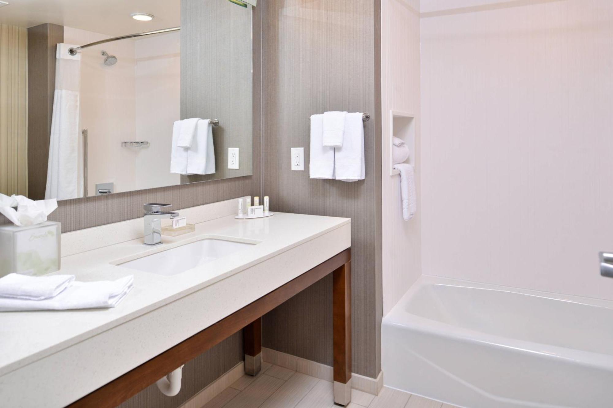 Courtyard Kansas City Олатей Екстериор снимка