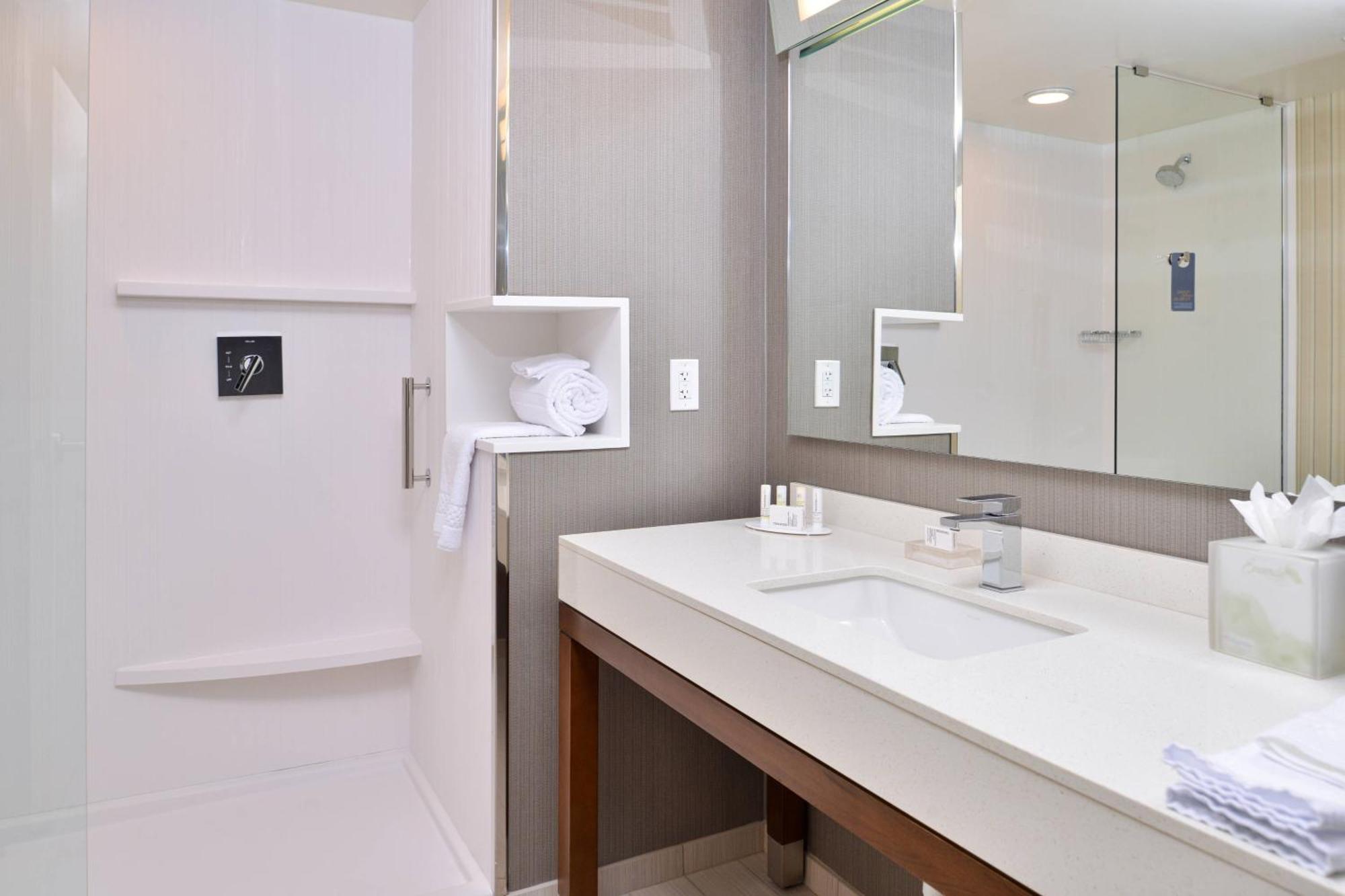 Courtyard Kansas City Олатей Екстериор снимка