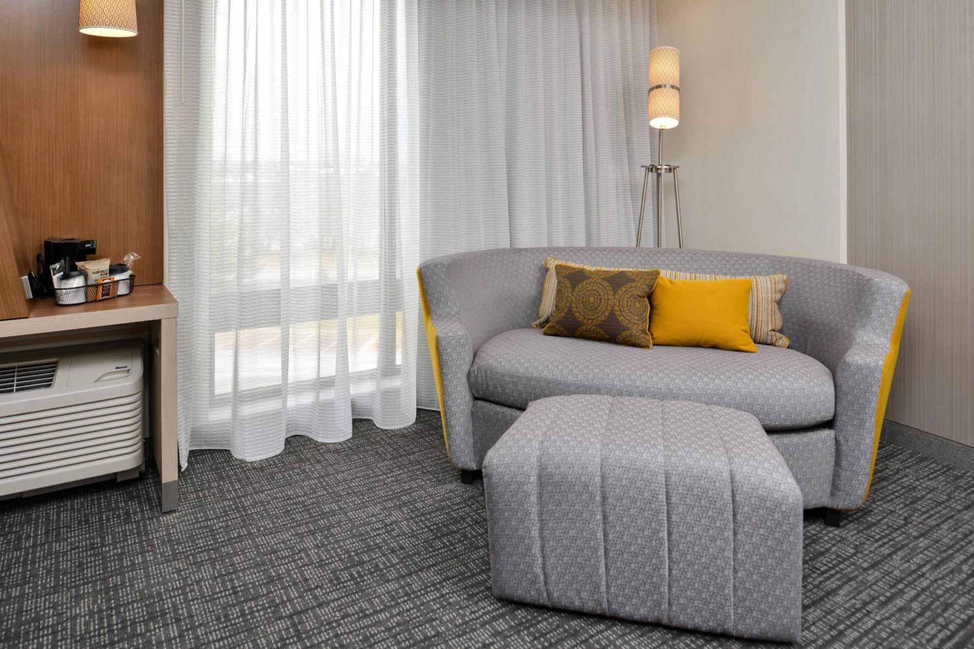 Courtyard Kansas City Олатей Екстериор снимка