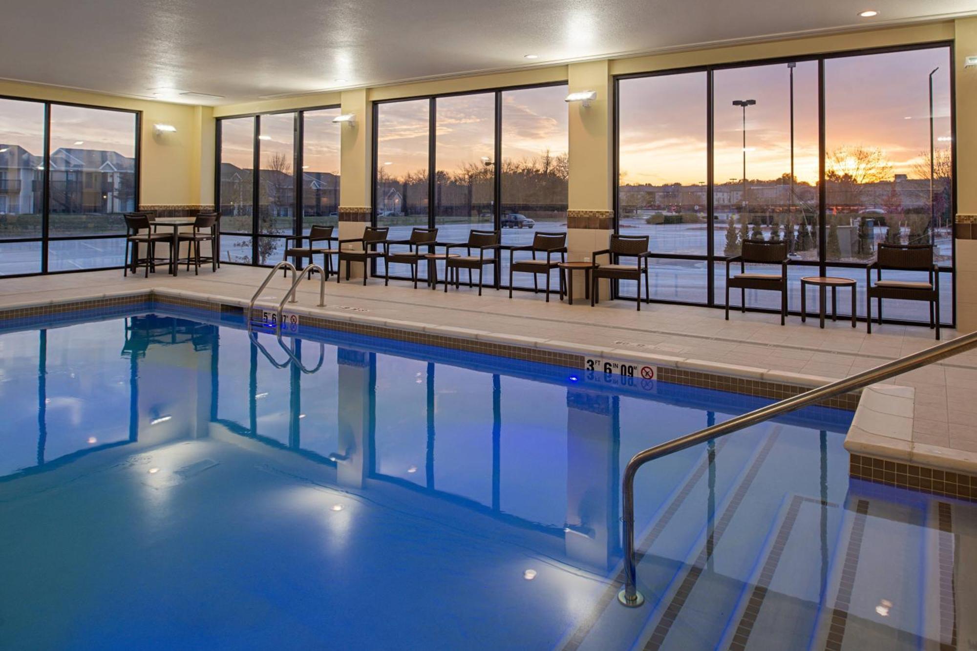 Courtyard Kansas City Олатей Екстериор снимка